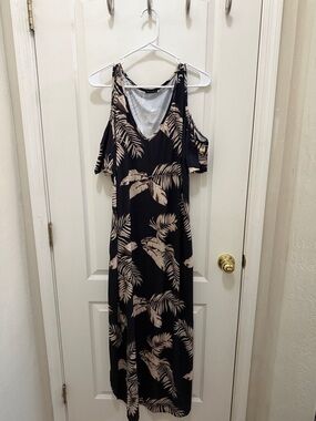 Gracyoga XXL Cold-Shoulder Black Maxi Dress with Beige Palm Print Plus Size